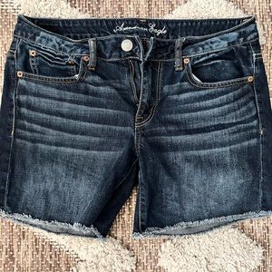 American Eagle women cutoff Jean shorts size 6, like new!